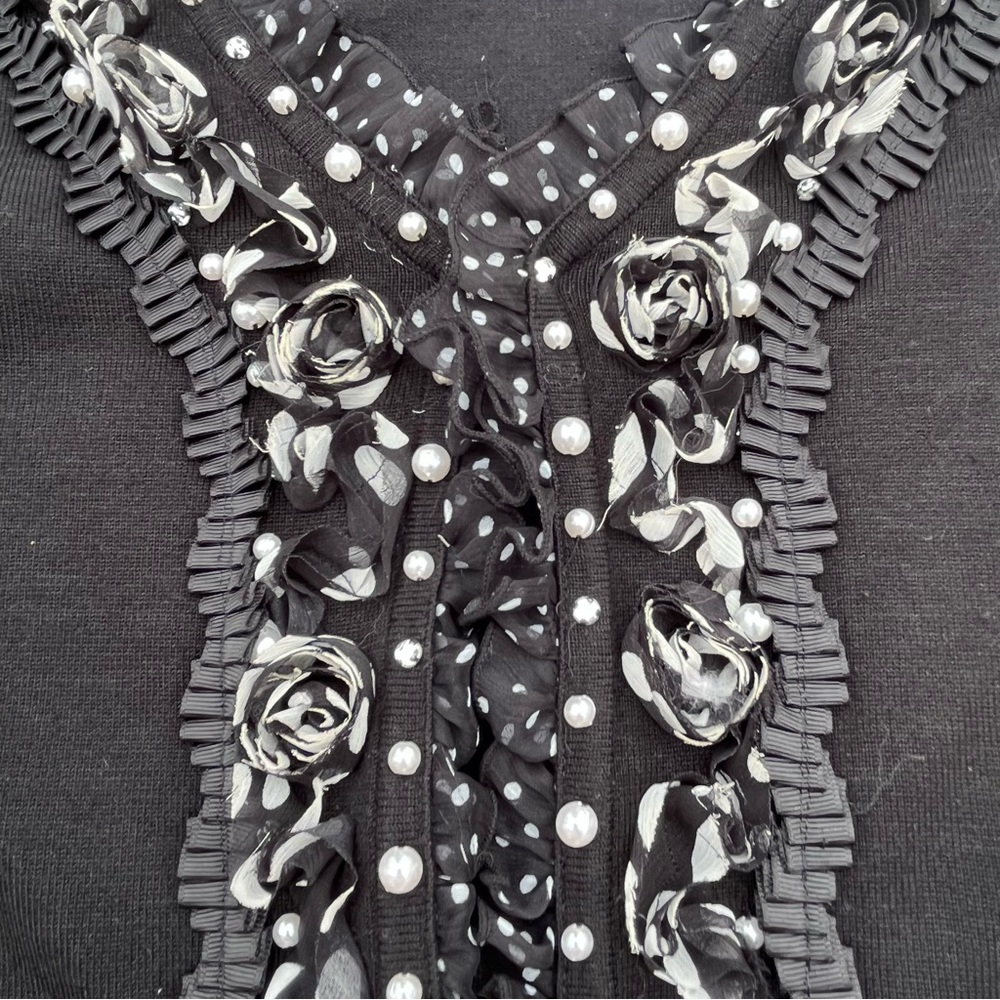 Laura Petites Black One Button Cardigan Sweater With Roses & Ruffles - Picture 7 of 11